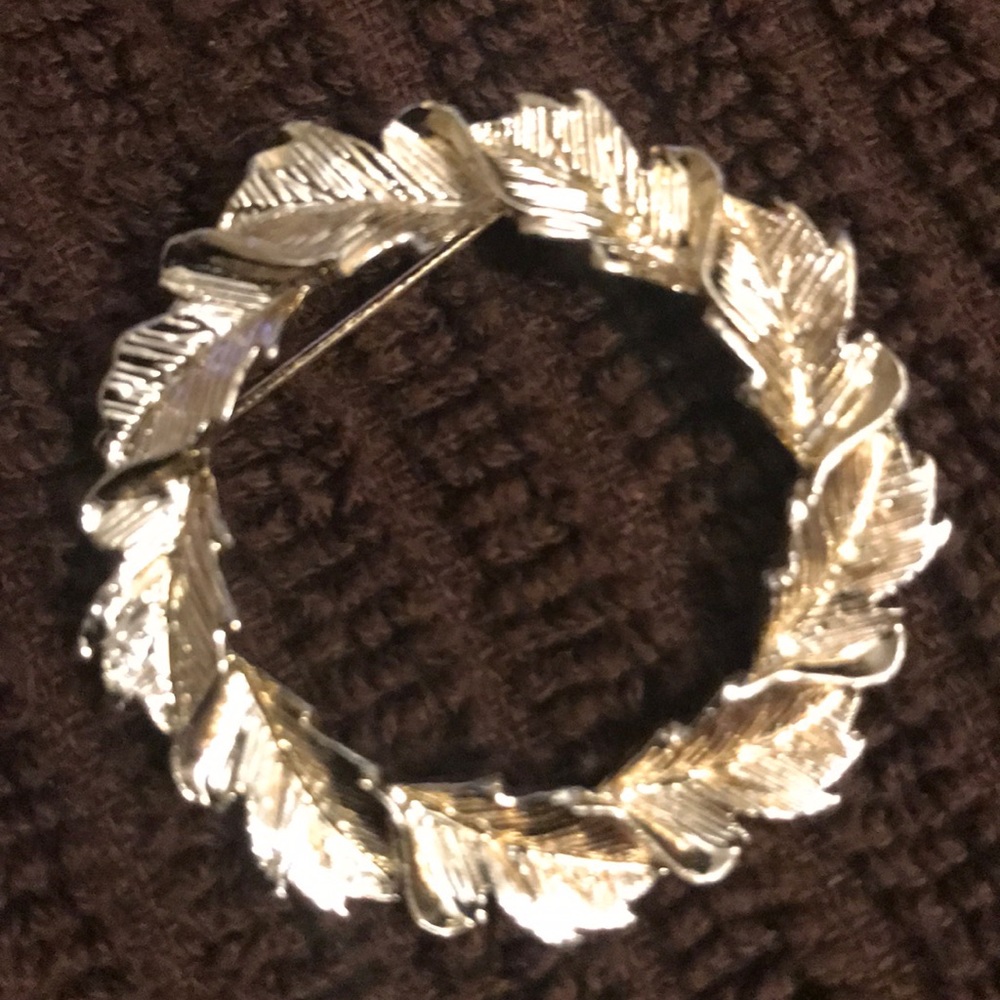 Gold Tone Leaf Brooch